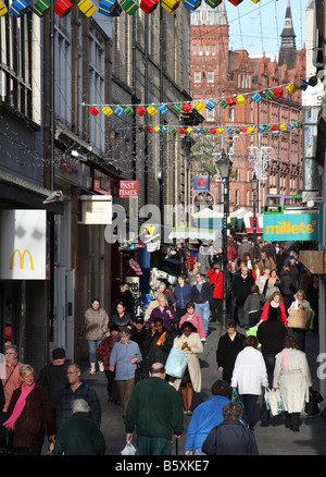 Les acheteurs de Noël, échange de marche, Nottingham, Angleterre, Royaume-Uni Banque D'Images