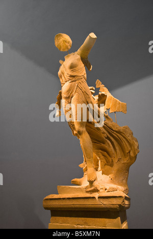 The Nike of Paionios by Paionios of Mende in Chalkidike, displayed at the Archeological Museum of Olympia in Greece Banque D'Images