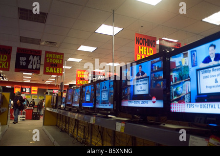 À ses clients de profiter de ventes à un magasin d'électronique Circuit City qui est d'être fermé à la fin de l'année à New York Banque D'Images