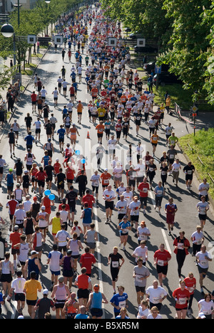 Les coureurs de marathon vu de dessus Banque D'Images