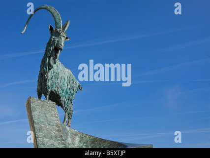 Statue d'une chèvre sur le Great Orme Llandudno North Wales UK Banque D'Images