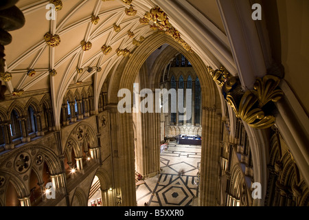 Le transept sud et le toit restauré de la cathédrale de York, York, Angleterre Banque D'Images