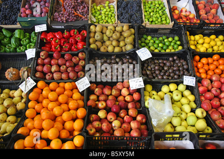 Fruits et légumes au marché à Ponta Delgada, São Miguel, Açores, Portugal Banque D'Images