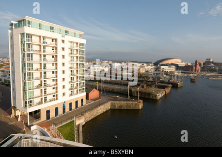 Tôt le matin au bord de la baie de Cardiff Pierhead Building Wales Millennium Centre et le gouvernement du pays de Galles , Senedd UK Banque D'Images