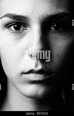 Portrait d'une adolescente à la recherche psychologique, Close Up. Banque D'Images
