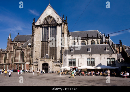 Le 14ème siècle sur la place du Dam Nieuwe Kerk Amsterdam Pays-Bas Banque D'Images