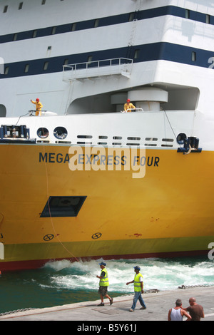 Mega Express 4, le ferry de la Corse à la station d'accueil port de Nice, Côte d'Azur, le sud de la France Banque D'Images