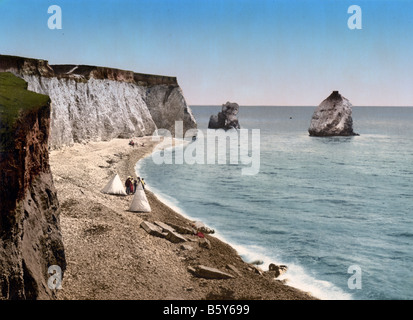 La baie d'eau douce et les enterrements de passage des roches, île de Wight, Angleterre Banque D'Images