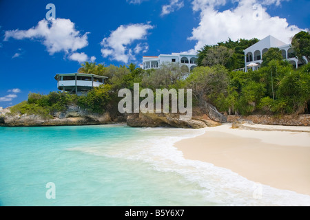 Petite crique et plage sur l'île d'anguilla dans les Antilles Britanniques Banque D'Images