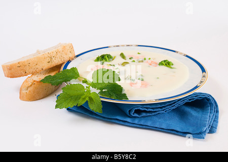 Soupe crème d'asperges avec brocoli et crevettes Banque D'Images