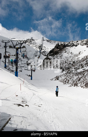 Télésiège des skieurs à Alpe Skifield, Ruapehu, Nouvelle-Zélande Banque D'Images