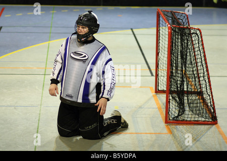 Gardien de but dans un match de floorball à Nyköping entre ONYX et de Finspång Banque D'Images