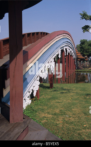 Le Rainbow Bridge à l'ancienne ville, Bangkok, Thaïlande Banque D'Images