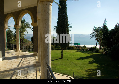 Vue de l'église au Mont des Béatitudes sur la rive nord-ouest de la mer de Galilée, Israël Banque D'Images