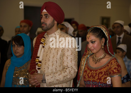 L'époux et Sikh Gurdwara promise au temple ou sur jour de mariage Banque D'Images