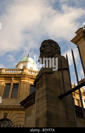 Shedonian statue à l'extérieur du théâtre, de l'Université d'Oxford Banque D'Images