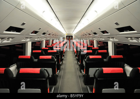 Le Narita Express reliant l'aéroport international de Narita NEX avec les villes de Tokyo et de Yokohama, Japon JP Banque D'Images