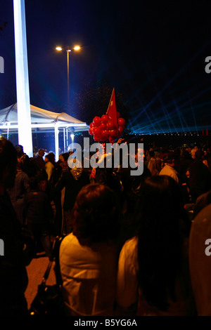 La célébration de la journée de la République de Turquie. Lumière laser et l'écran. Les gens célébrant la nuit. Istanbul, Turquie 29 octobre 2008 Banque D'Images