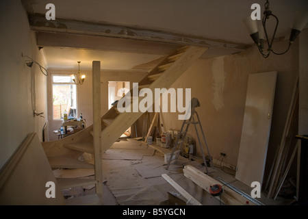 Nouveau remplacement escalier en bois dans une maison victorienne avec terrasse. (44) Banque D'Images