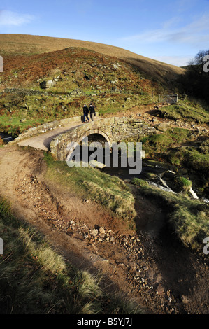 Journée d'automne, les randonneurs à trois Shires Head, Peak District National Park, près de Buxton Banque D'Images