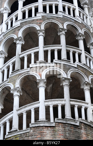 Escalier extérieur en spirale du Palazzo Contarini del Bovolo, Venise Banque D'Images