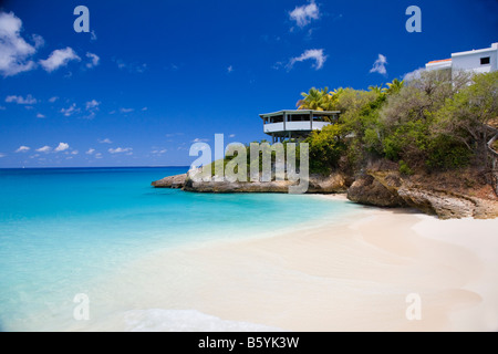 Petite crique et plage sur l'île d'anguilla dans les Antilles Britanniques Banque D'Images