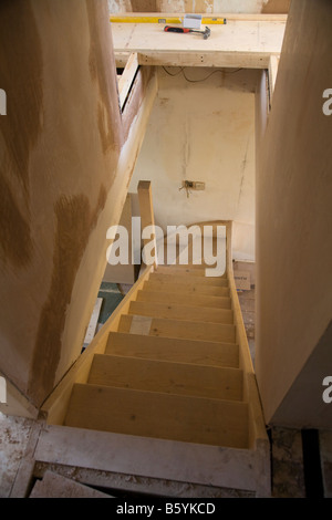 Nouveau remplacement escalier en bois dans une maison victorienne avec terrasse. (44) Banque D'Images