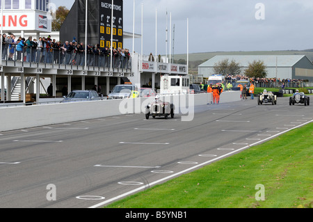 Automne CSECC Goodwood sprint Sussex 25 octobre 2008 Austin 1930 Rolt Ulster 747cc supercharged de quitter la ligne de départ Banque D'Images