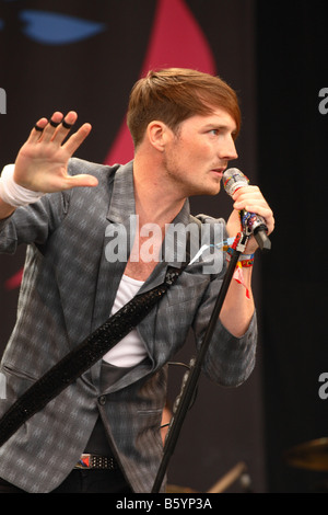 La sensation pop chanteur Dan Gillespie Sells en live à Glastonbury Festival Juin 2008 Banque D'Images