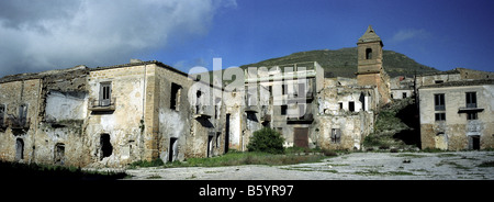 La ville fantôme de vieille Poggio reale dans la Vallée du Belice, province de Trapani, Sicile, Italie Banque D'Images