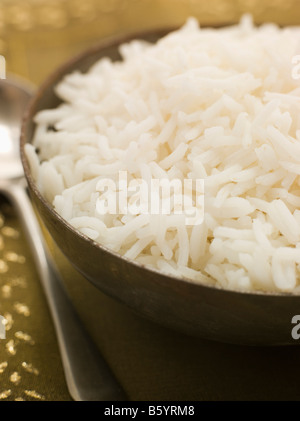 Bol de riz Basmati cuit brut Banque D'Images