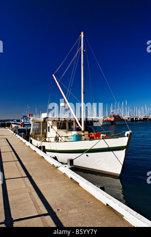 Geelong Scenic / un bateau de pêche à quai à la Geelong Waterfront. Geelong Victoria en Australie. Banque D'Images