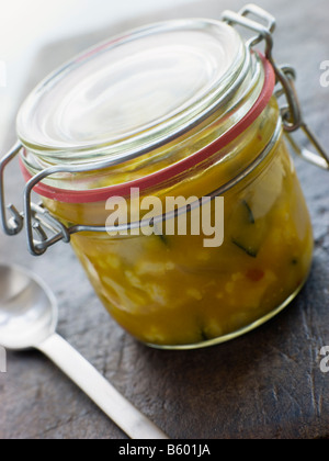 Dans un Jar Kilner Piccalilli Banque D'Images