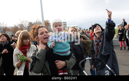 À partir de la manifestation à Reykjavik le 10 octobre Banque D'Images