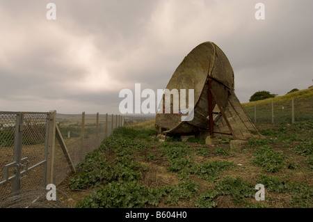 Un 'SOUND' béton miroir plat près de Hythe, dans le Kent, en Angleterre. Banque D'Images