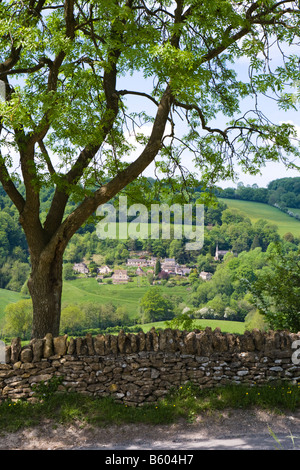 Le village de Cotswold Slad, Gloucestershire - Naissance de Laurie Lee, auteur de 'Rosie' avec cidre Banque D'Images