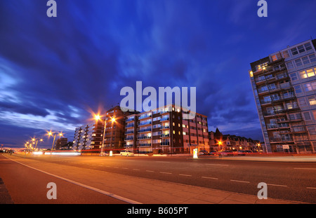 Kingsway à Brighton et Hove dans la nuit, East Sussex, Angleterre Banque D'Images