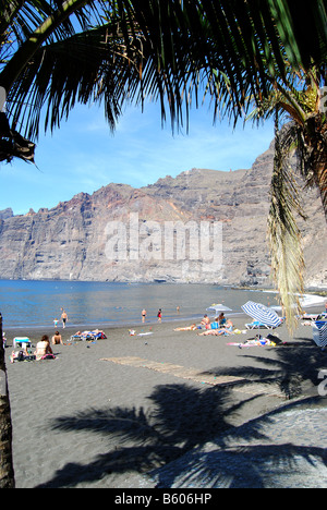 Plage de sable noir, Los Gigantes, Santiago del Teide, Tenerife, Canaries, Espagne Banque D'Images