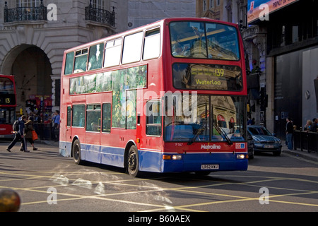 Bus à impériale à Londres, Angleterre Banque D'Images