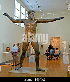 Zeus Poseidon statue en bronze dieu puissant grec Grèce Art Museum Banque D'Images