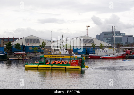 Viking Splash et road tour à Charlotte Quay en Irlande Dublin docklands s Banque D'Images