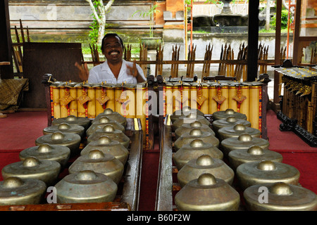 Instruments de gamelan en Pura, temple, Samuan Tiga près de Bedulu-Ubud, Bali, Indonésie, Asie du sud-est Banque D'Images