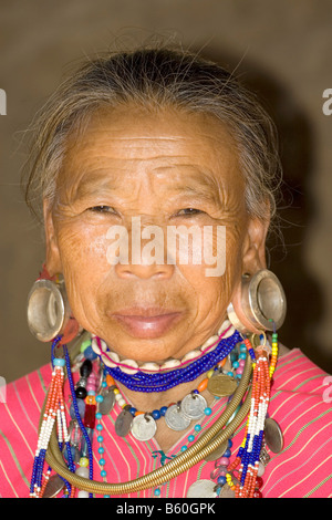 Un Padaung-Karen woman, portrait, province de Mae Hong Son, dans le Nord de la Thaïlande, Asie Banque D'Images