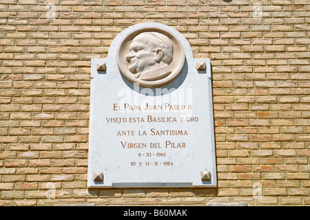 Plaque avec inscription pour le Pape Juan Pablo II, la Basilique de Nuestra Señora del Pilar, de la Basilique de Notre-Dame du Pilier Banque D'Images