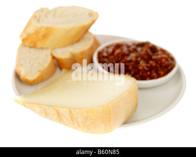 Ossau Iraty fromage avec du pain et de la relish tomate Banque D'Images