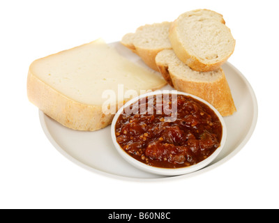 Ossau Iraty fromage avec du pain et de la relish tomate Banque D'Images
