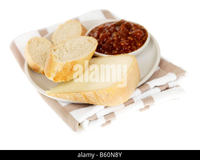 Ossau Iraty fromage avec du pain et de la relish tomate Banque D'Images