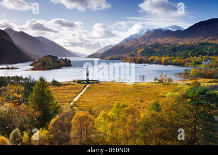 Glenfinnan Monument et Loch Shiel, Highland, Scotland, UK Banque D'Images