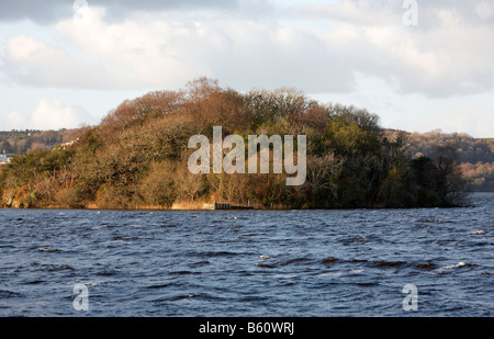 L'île de lac innisfree rendu célèbre par le poème de WB Yeats dans le Lough Gill Comté de Sligo en république d'Irlande Banque D'Images