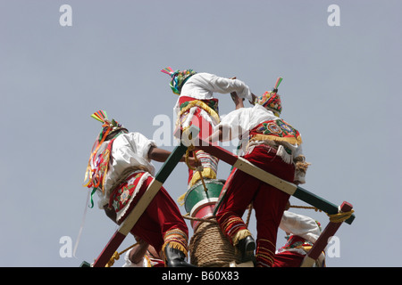 Tezcatlipoca Voladores de Tajín, Veracruz, Mexique l'exécution de l'homme volant "maya" de Sundance Banque D'Images